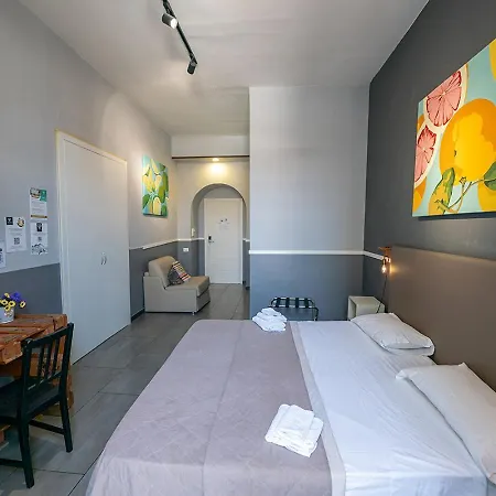 Greros Dante H, By Clapa Group Dilsocated Hospitality 3* Napels