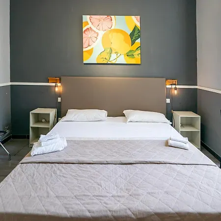 Greros Dante H, By Clapa Group Dilsocated Hospitality 3* Napels