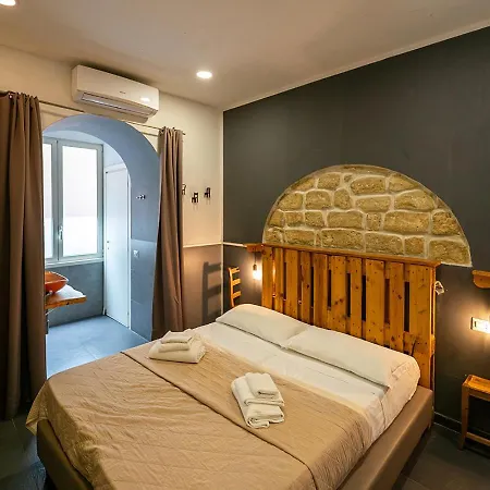 Greros Dante H, By Clapa Group Dilsocated Hospitality 3* Napels
